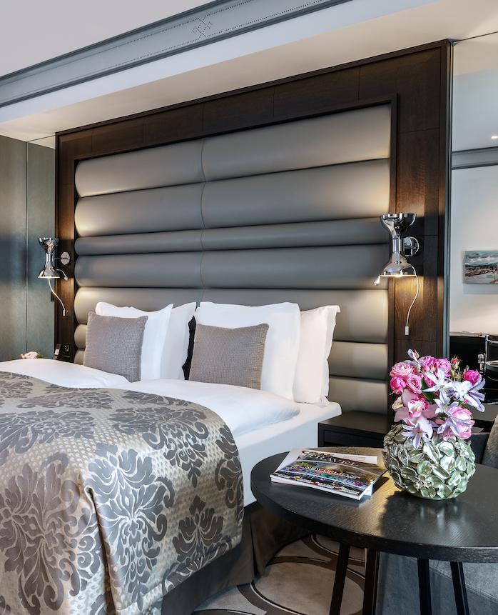 Deluxe bedroom_sideview©RetoGüntli (1) (2)