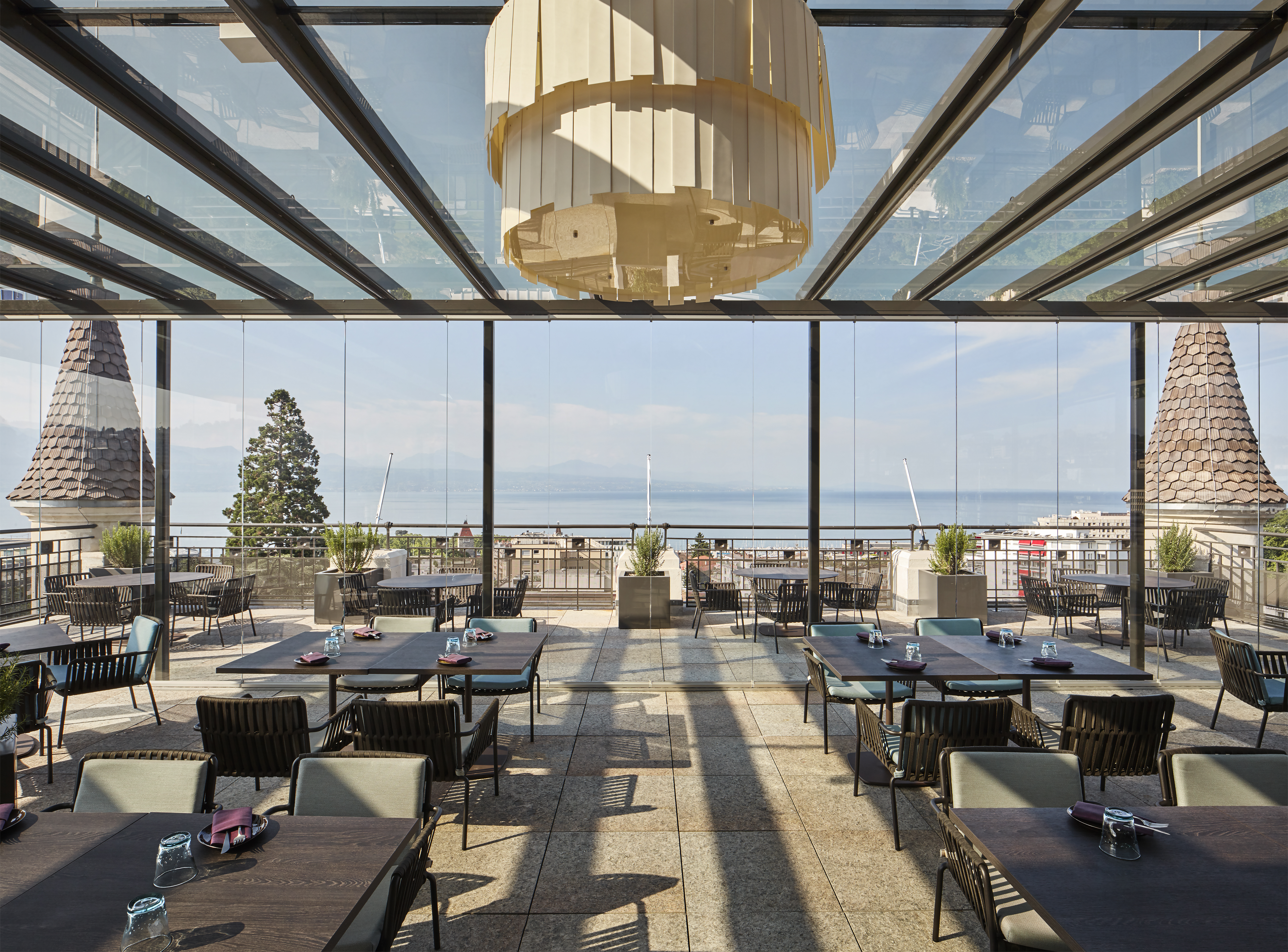 ©DEMIAN TSCHUMI_Royal Savoy_Skylunch_Sud_001